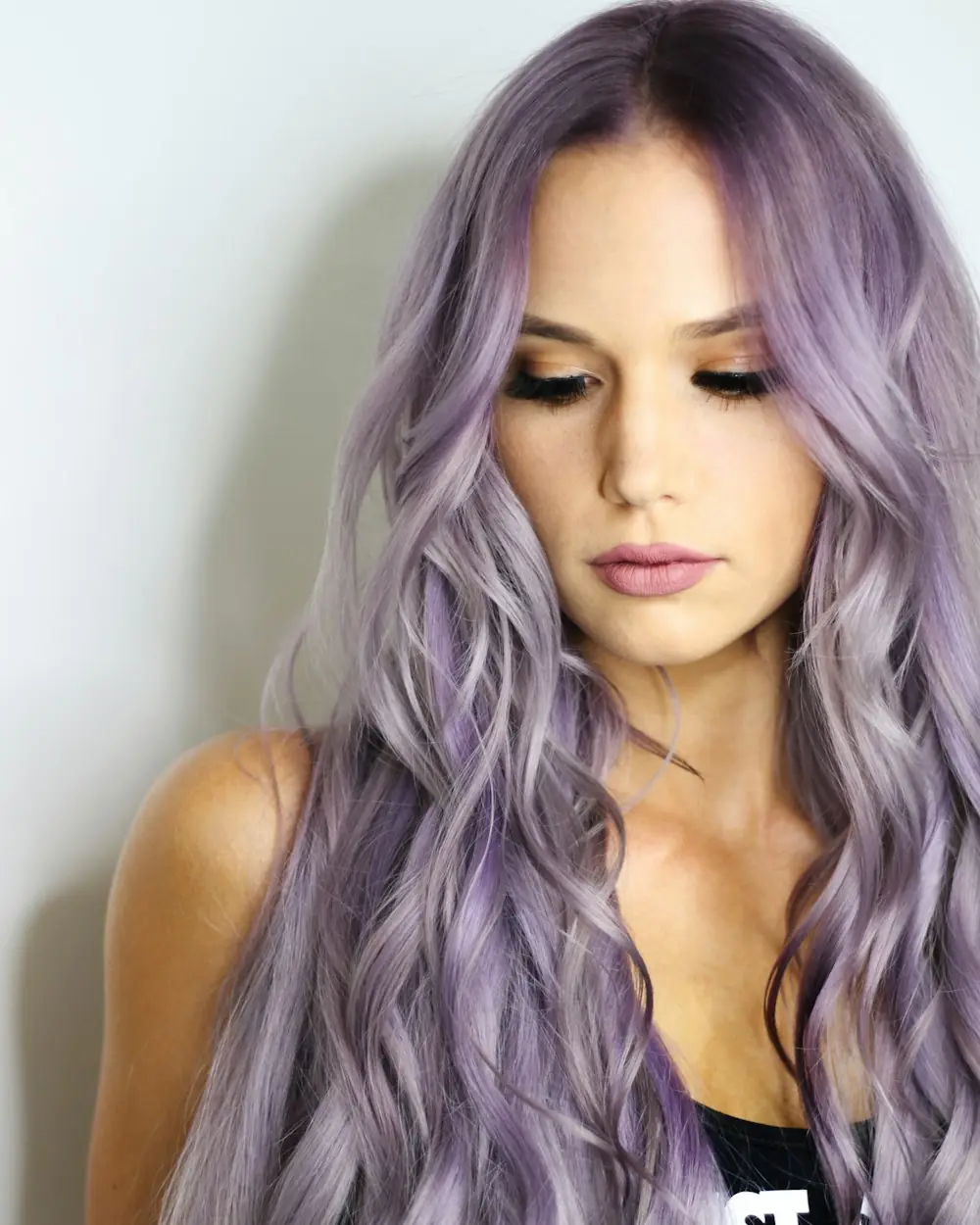 Capelli lunghi mossi con colore lilla