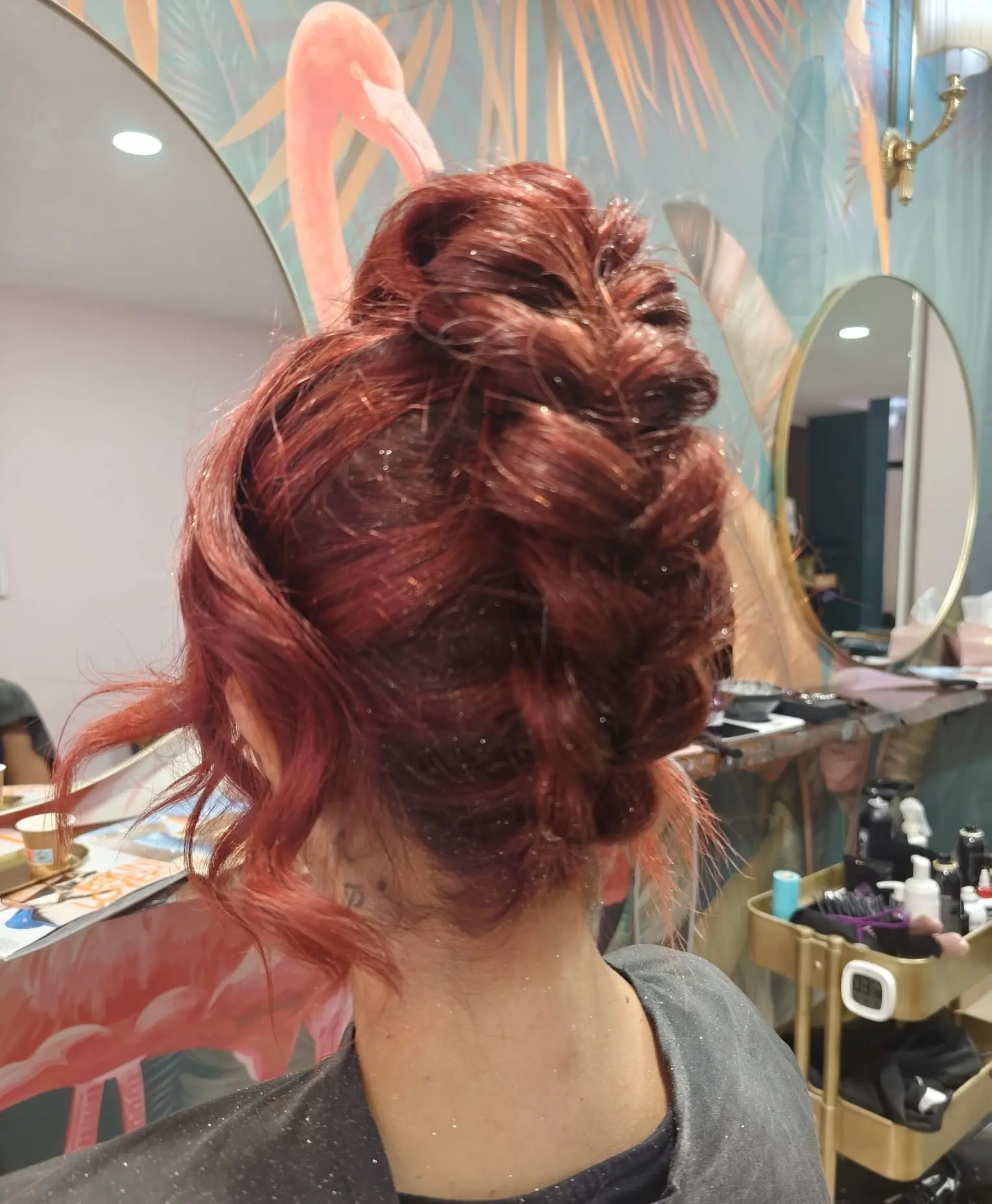 Raccolto intrecciato su capelli rossi