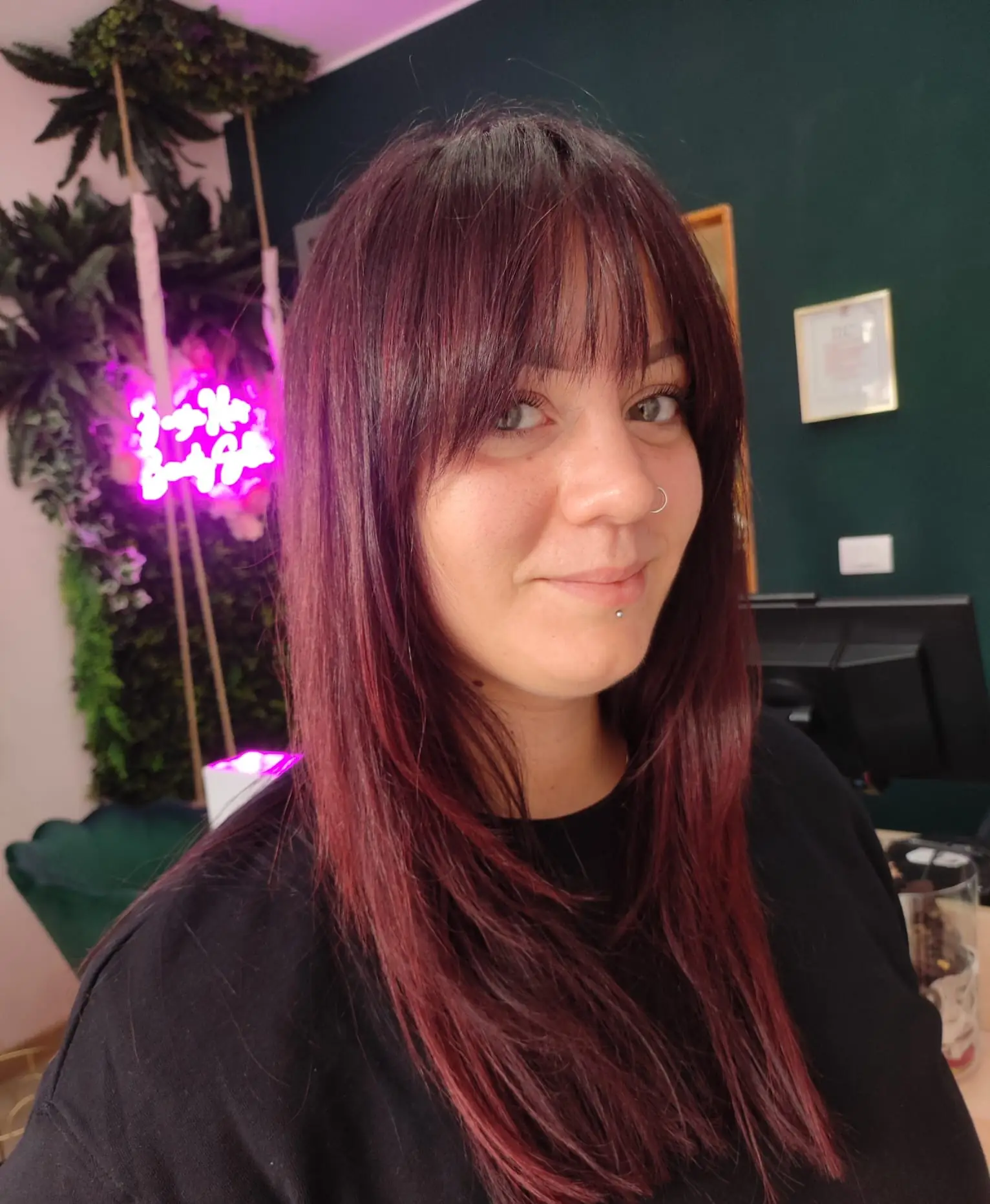 Colore rosso ciliegia con frangia